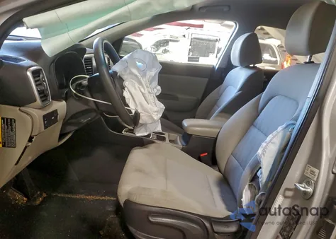 2020 Kia Sportage Lx z USA, uszkodzony, nr VIN KNDPMCAC1L7767087